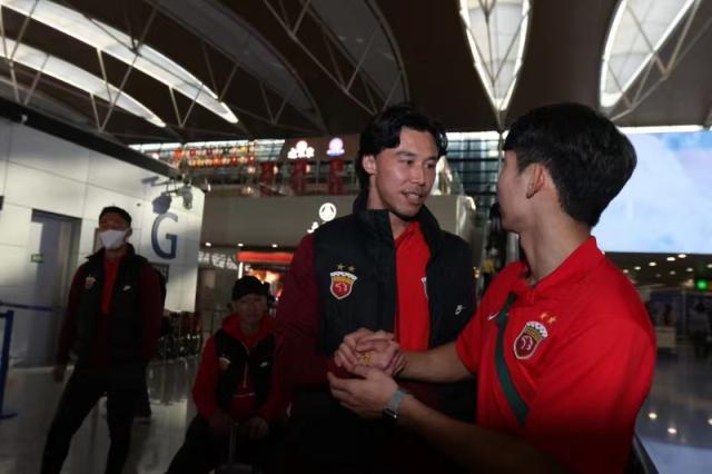 DB电竞官方网站-海港开启西行冬训穆帅提前动身 内援引进尚未关门