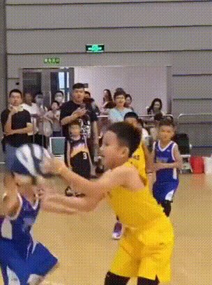 DB电竞官方正版网站-库里全网寻人！当我们模仿库里 究竟应该学习什么？